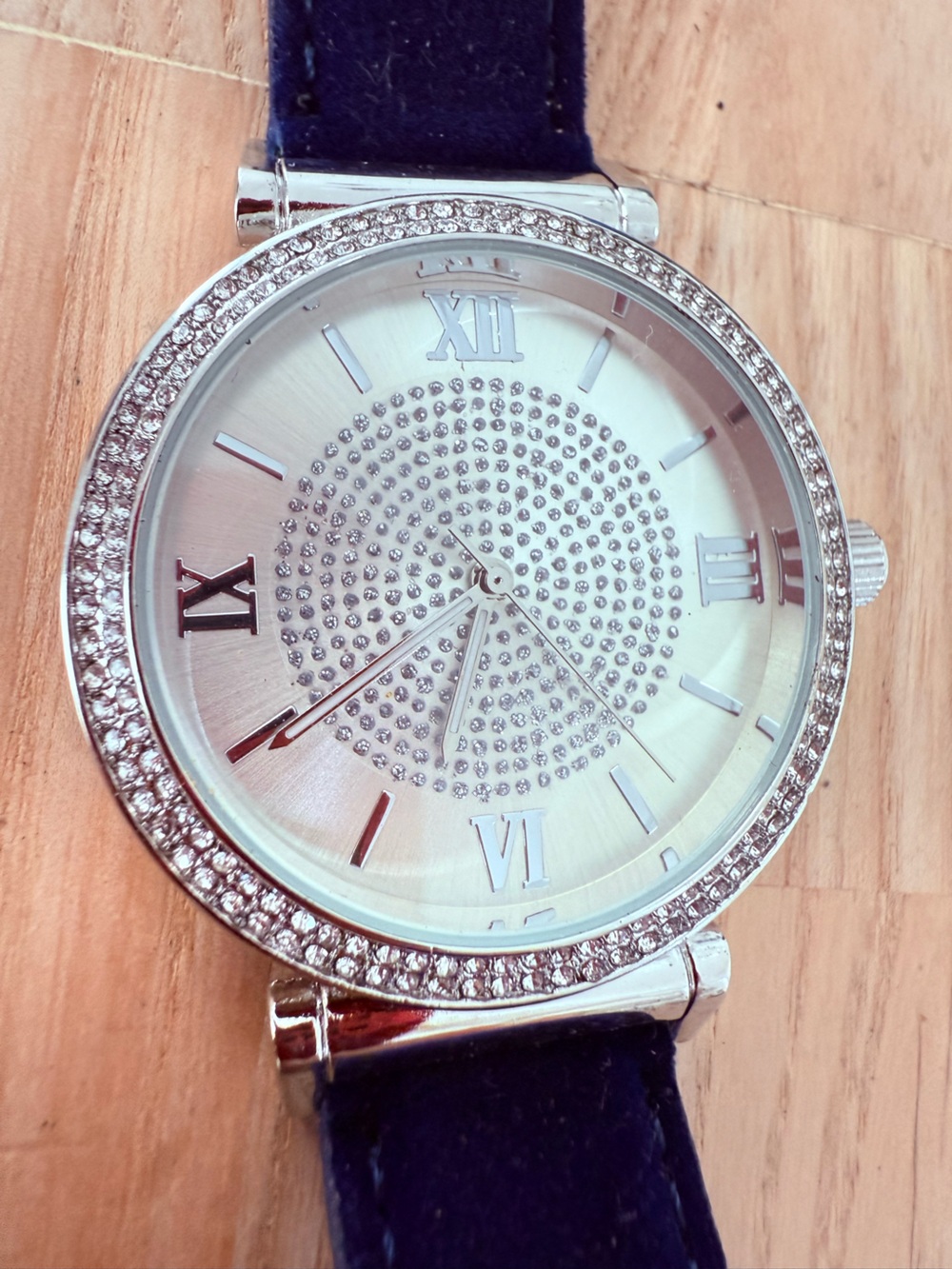Unbranded ladies silver tone and blue strap fashion watch NEW BATTERY